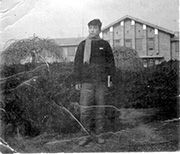 1959年大学入学留念 北京玉泉路中国科技大学礼堂前ss.jpg