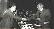 1987年9月第三世界科学院Salam院长在人民大会堂授予TWAS奖。前排左二为方毅副总理，左四为钱学森先生。ss.jpg