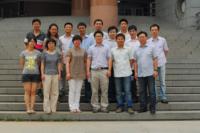 物理所-上海光机所青年创新促进会小组共同举